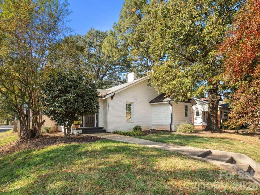 3001 Tuckaseegee Road, Charlotte, NC 28208.  MLS# CAR4367359, YatesRealty ID 30508. 