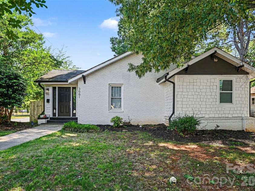 3001 Tuckaseegee Road, Charlotte, NC 28208.  MLS# CAR4367359, YatesRealty ID 30508. 