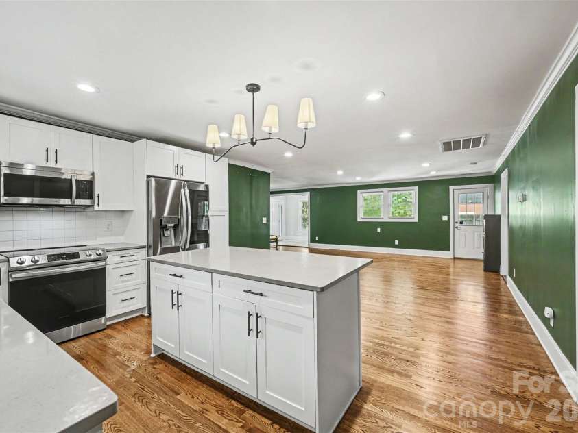 3001 Tuckaseegee Road, Charlotte, NC 28208.  MLS# CAR4367359, YatesRealty ID 30508. 