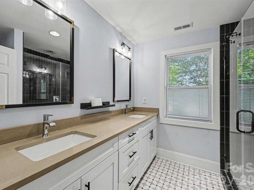 3001 Tuckaseegee Road, Charlotte, NC 28208.  MLS# CAR4367359, YatesRealty ID 30508. 