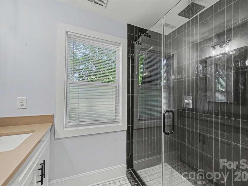 3001 Tuckaseegee Road, Charlotte, NC 28208.  MLS# CAR4367359, YatesRealty ID 30508. 