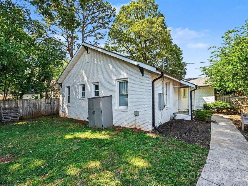 3001 Tuckaseegee Road, Charlotte, NC 28208.  MLS# CAR4367359, YatesRealty ID 30508. 