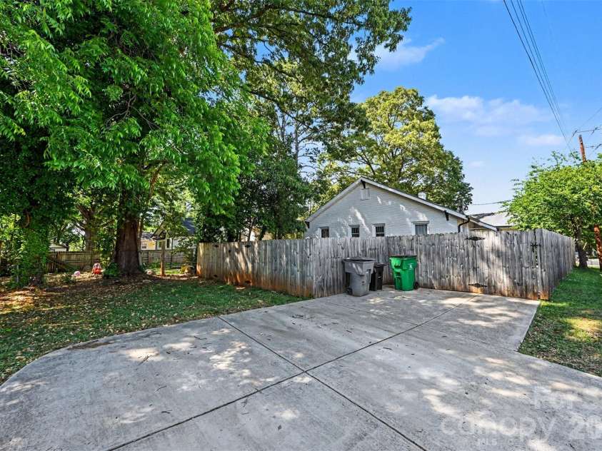 3001 Tuckaseegee Road, Charlotte, NC 28208.  MLS# CAR4367359, YatesRealty ID 30508. 
