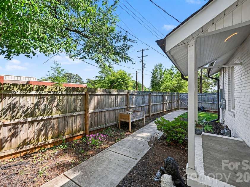 3001 Tuckaseegee Road, Charlotte, NC 28208.  MLS# CAR4367359, YatesRealty ID 30508. 