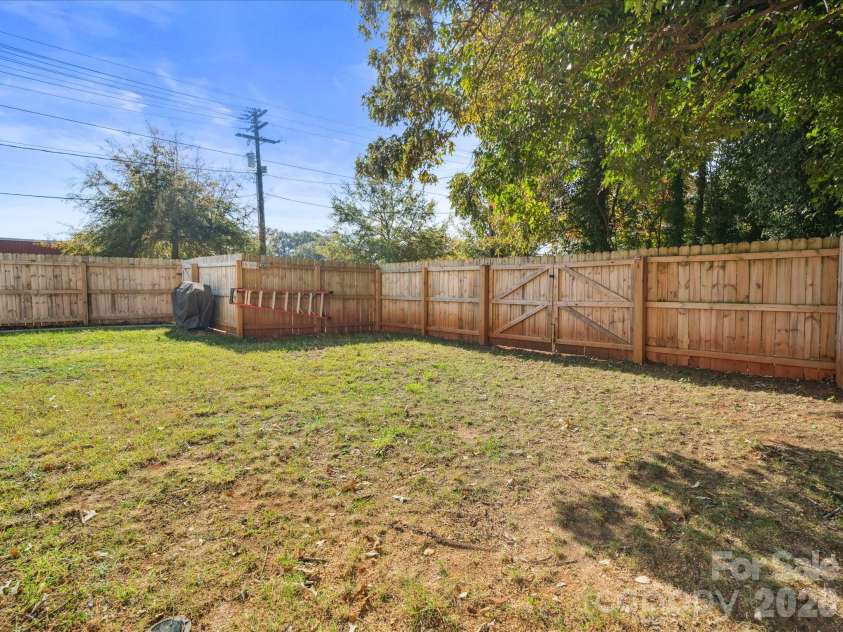 3001 Tuckaseegee Road, Charlotte, NC 28208.  MLS# CAR4367359, YatesRealty ID 30508. 