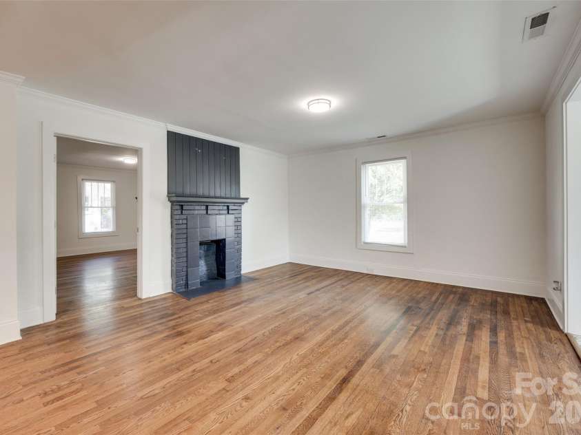 3001 Tuckaseegee Road, Charlotte, NC 28208.  MLS# CAR4367359, YatesRealty ID 30508. 