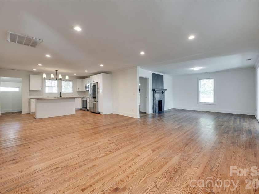 3001 Tuckaseegee Road, Charlotte, NC 28208.  MLS# CAR4367359, YatesRealty ID 30508. 