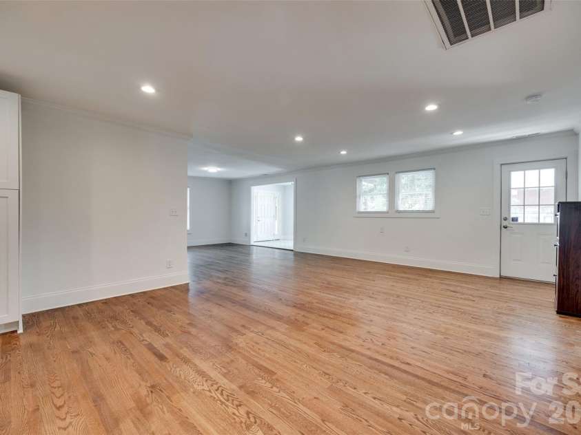 3001 Tuckaseegee Road, Charlotte, NC 28208.  MLS# CAR4367359, YatesRealty ID 30508. 