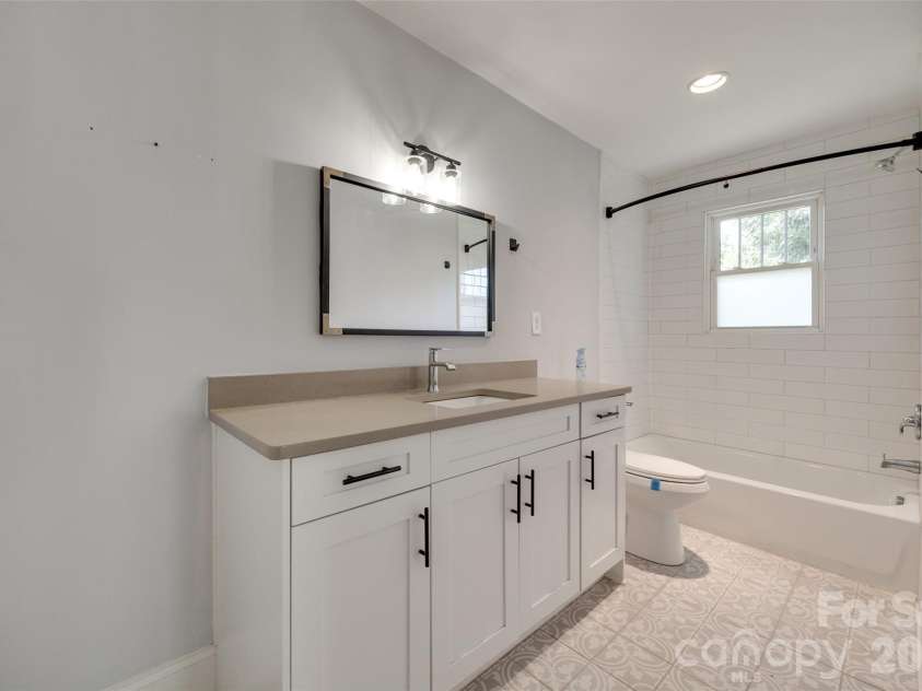3001 Tuckaseegee Road, Charlotte, NC 28208.  MLS# CAR4367359, YatesRealty ID 30508. 