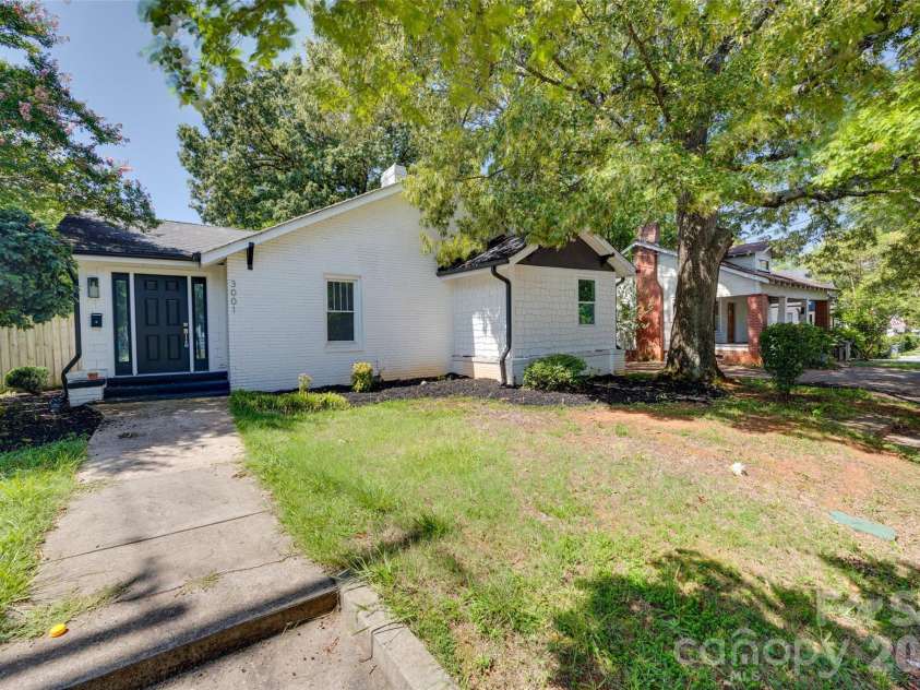 3001 Tuckaseegee Road, Charlotte, NC 28208.  MLS# CAR4367359, YatesRealty ID 30508. 