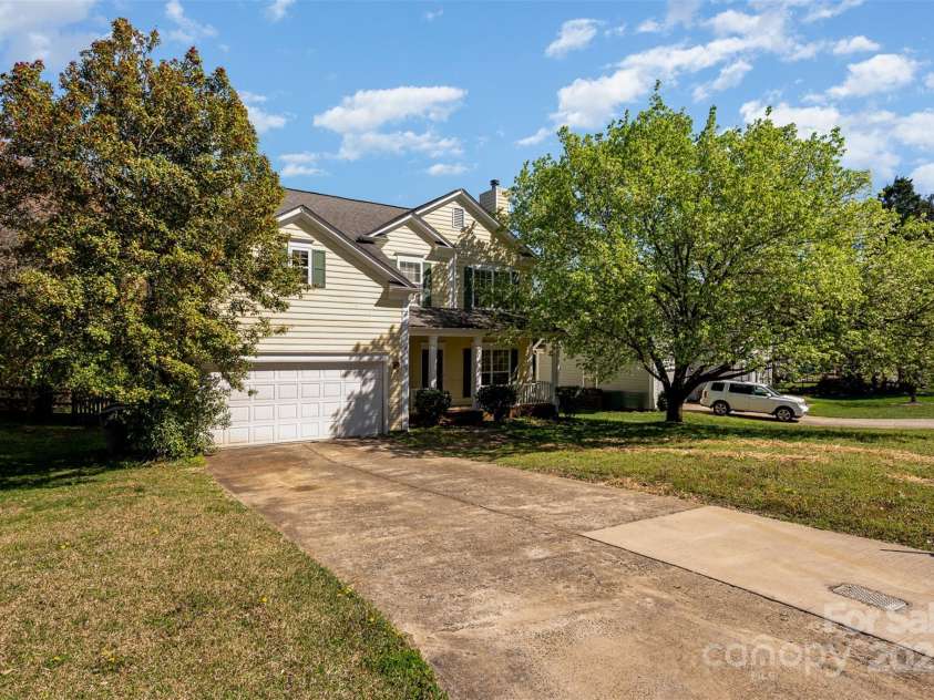 6720 Neuhoff Lane, Charlotte, NC 28269.  MLS# CAR4231880, YatesRealty ID 3051. 