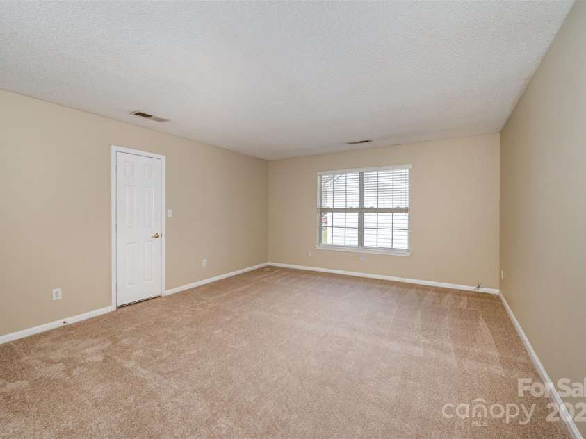 6720 Neuhoff Lane, Charlotte, NC 28269.  MLS# CAR4231880, YatesRealty ID 3051. 