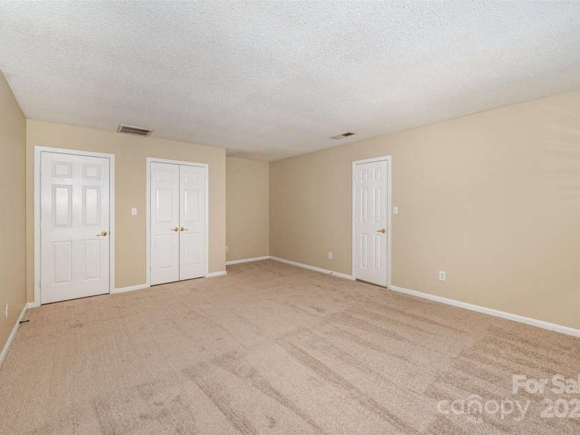 6720 Neuhoff Lane, Charlotte, NC 28269.  MLS# CAR4231880, YatesRealty ID 3051. 