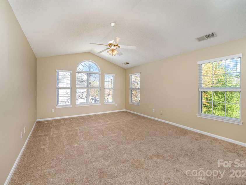 6720 Neuhoff Lane, Charlotte, NC 28269.  MLS# CAR4231880, YatesRealty ID 3051. 