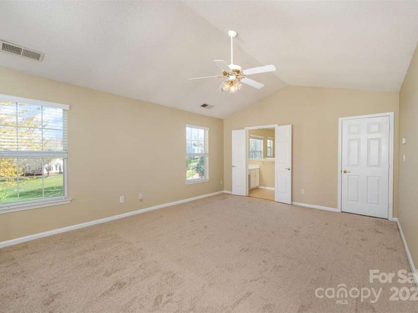 6720 Neuhoff Lane, Charlotte, NC 28269.  MLS# CAR4231880, YatesRealty ID 3051. 