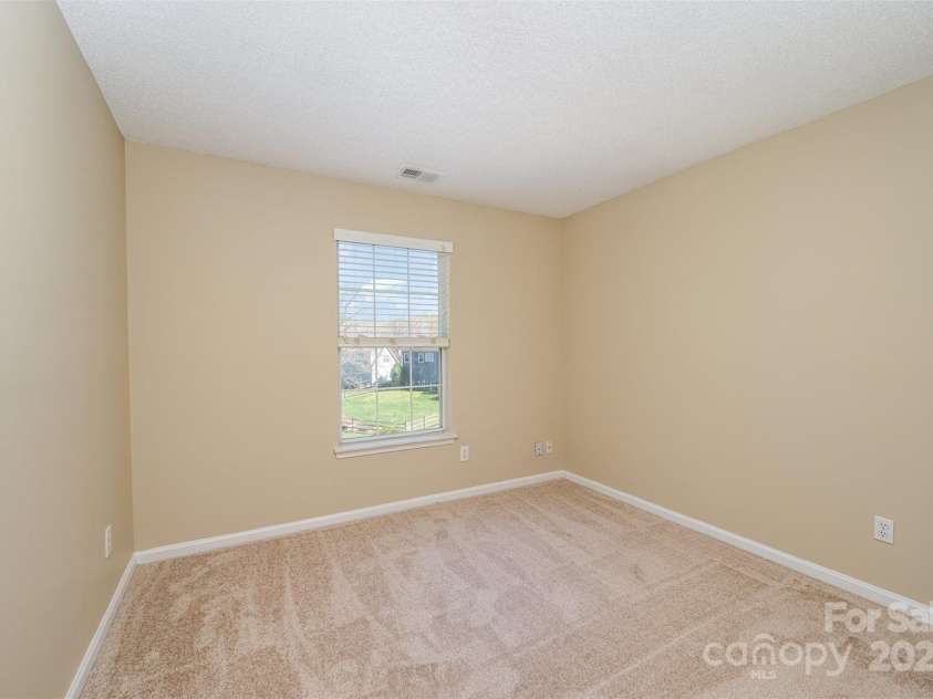 6720 Neuhoff Lane, Charlotte, NC 28269.  MLS# CAR4231880, YatesRealty ID 3051. 