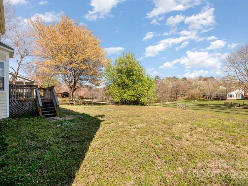 6720 Neuhoff Lane, Charlotte, NC 28269.  MLS# CAR4231880, YatesRealty ID 3051. 