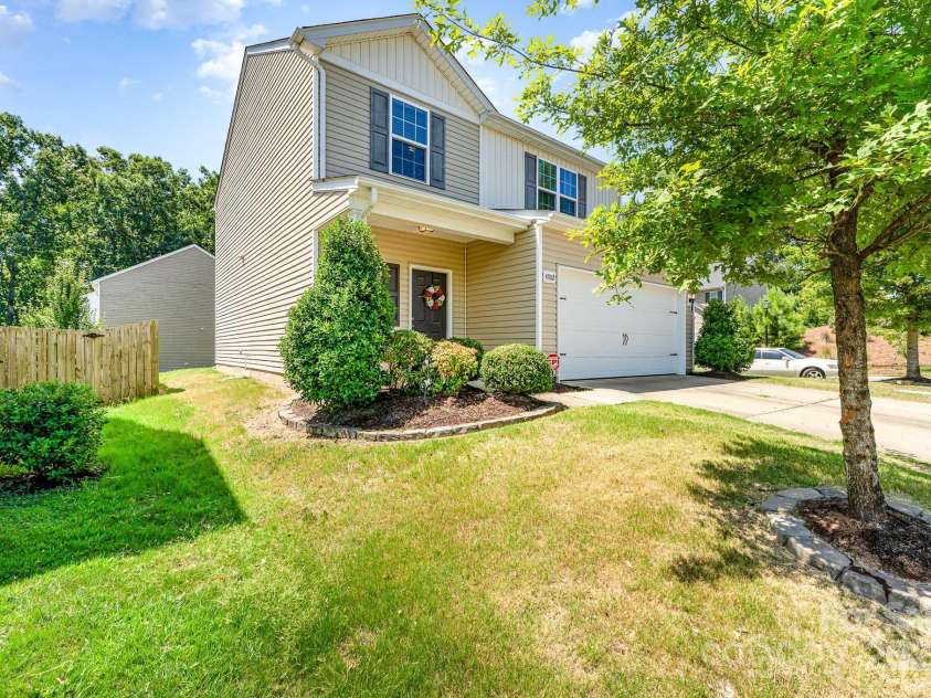 4702 Opus Lane, Charlotte, NC 28214.  MLS# CAR4281582, YatesRealty ID 30510. 