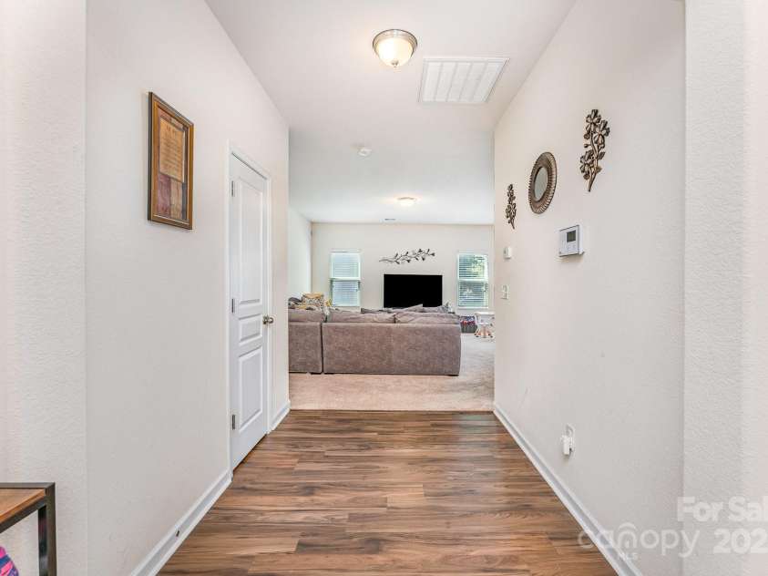 4702 Opus Lane, Charlotte, NC 28214.  MLS# CAR4281582, YatesRealty ID 30510. 