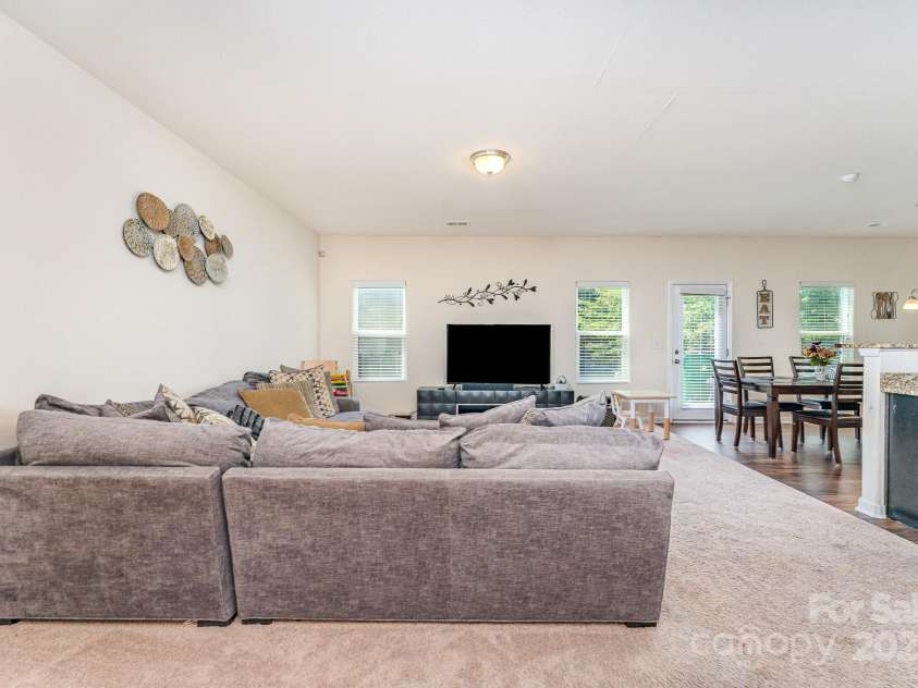 4702 Opus Lane, Charlotte, NC 28214.  MLS# CAR4281582, YatesRealty ID 30510. 