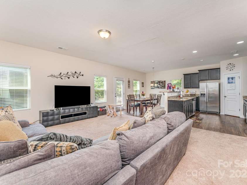 4702 Opus Lane, Charlotte, NC 28214.  MLS# CAR4281582, YatesRealty ID 30510. 