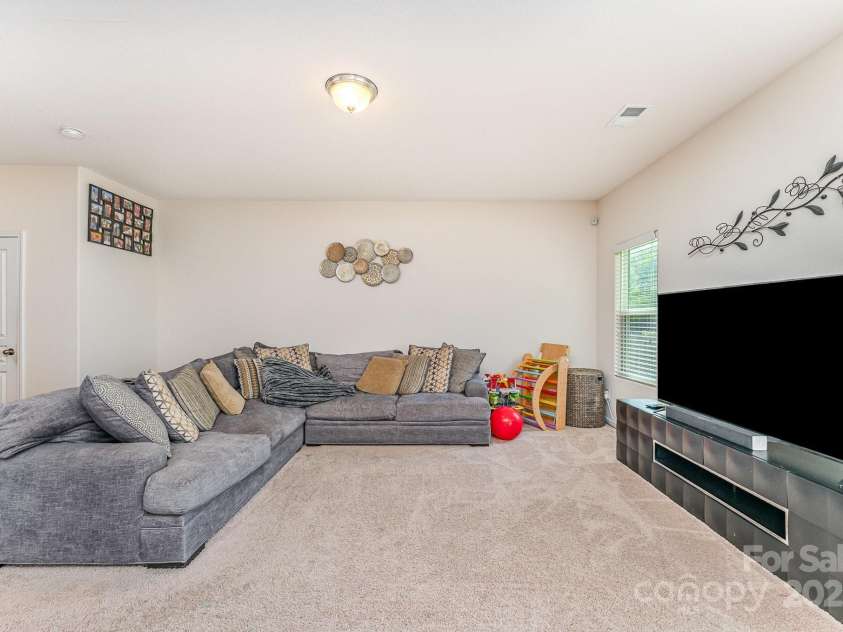 4702 Opus Lane, Charlotte, NC 28214.  MLS# CAR4281582, YatesRealty ID 30510. 