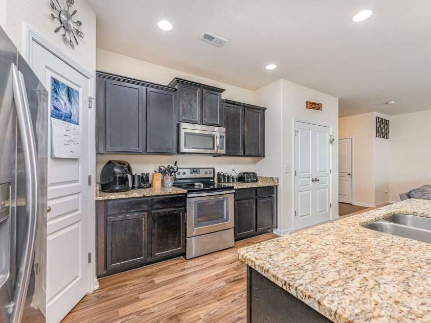 4702 Opus Lane, Charlotte, NC 28214.  MLS# CAR4281582, YatesRealty ID 30510. 