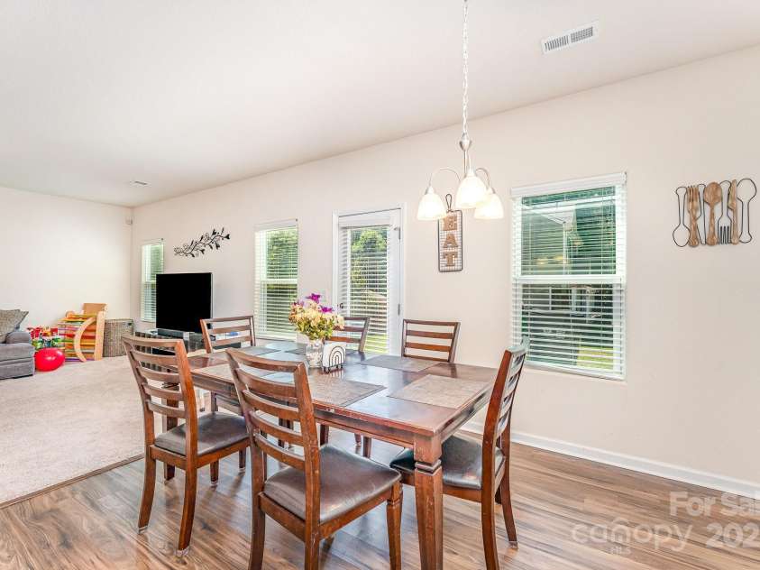 4702 Opus Lane, Charlotte, NC 28214.  MLS# CAR4281582, YatesRealty ID 30510. 