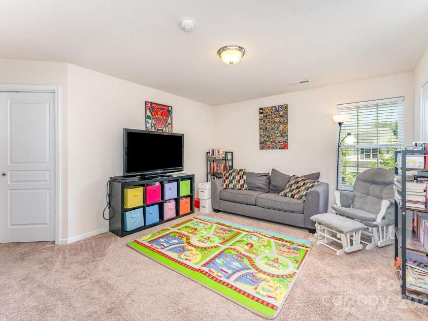 4702 Opus Lane, Charlotte, NC 28214.  MLS# CAR4281582, YatesRealty ID 30510. 