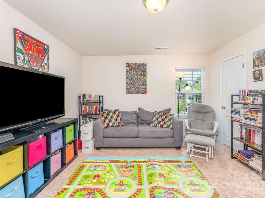 4702 Opus Lane, Charlotte, NC 28214.  MLS# CAR4281582, YatesRealty ID 30510. 