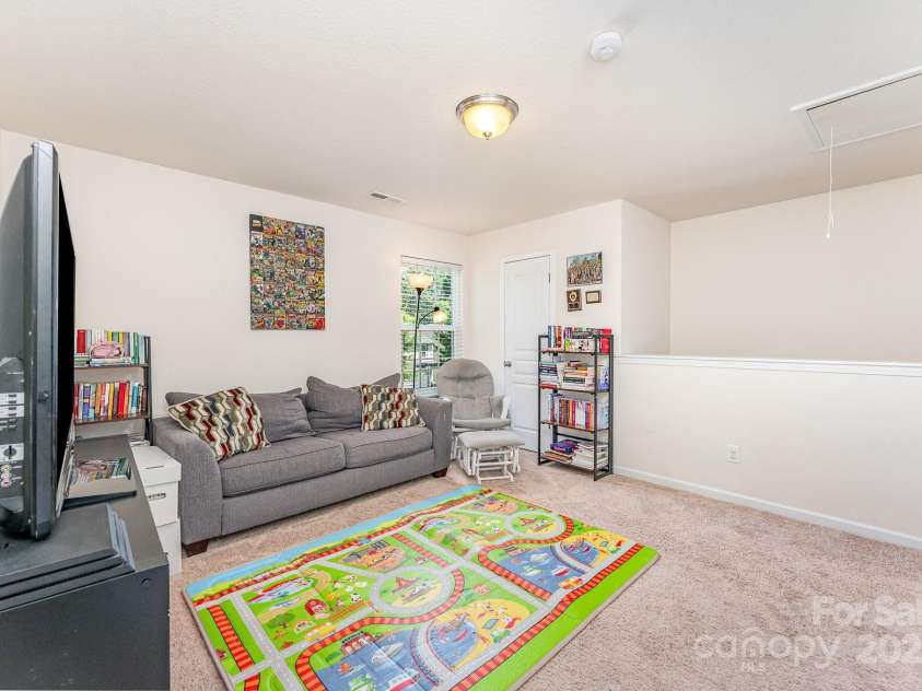 4702 Opus Lane, Charlotte, NC 28214.  MLS# CAR4281582, YatesRealty ID 30510. 