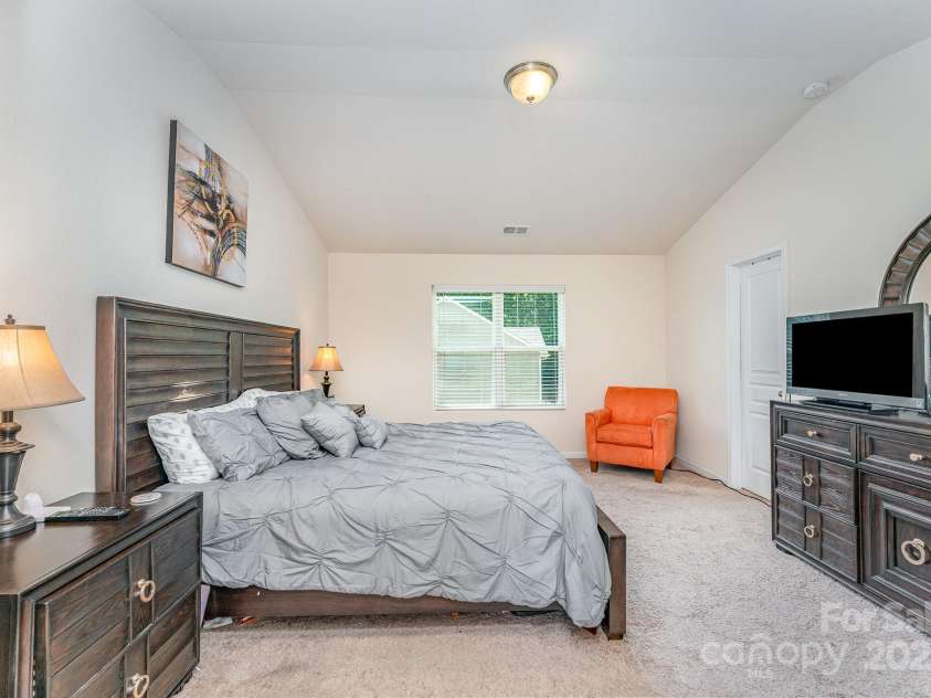 4702 Opus Lane, Charlotte, NC 28214.  MLS# CAR4281582, YatesRealty ID 30510. 