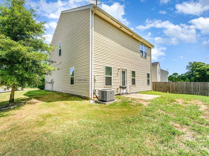 4702 Opus Lane, Charlotte, NC 28214.  MLS# CAR4281582, YatesRealty ID 30510. 