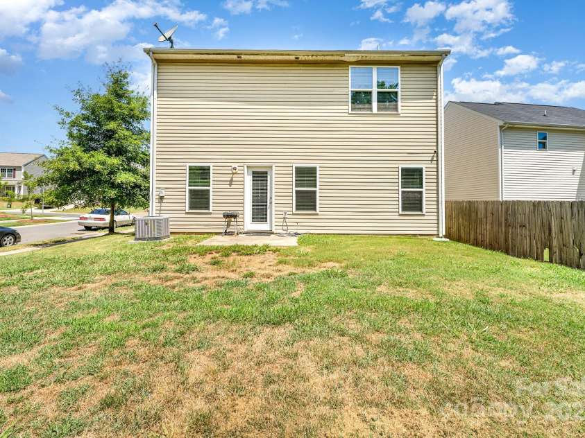 4702 Opus Lane, Charlotte, NC 28214.  MLS# CAR4281582, YatesRealty ID 30510. 