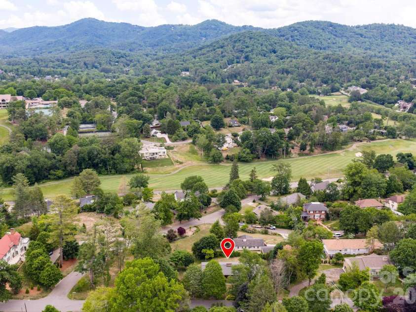 99 Marlborough Road, Asheville, NC 28804.  MLS# CAR4383344, YatesRealty ID 30510. 