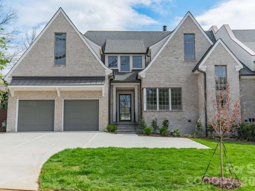 2113 Brandon Circle, Charlotte, NC 28211.  MLS# CAR4257316, YatesRealty ID 30512. 