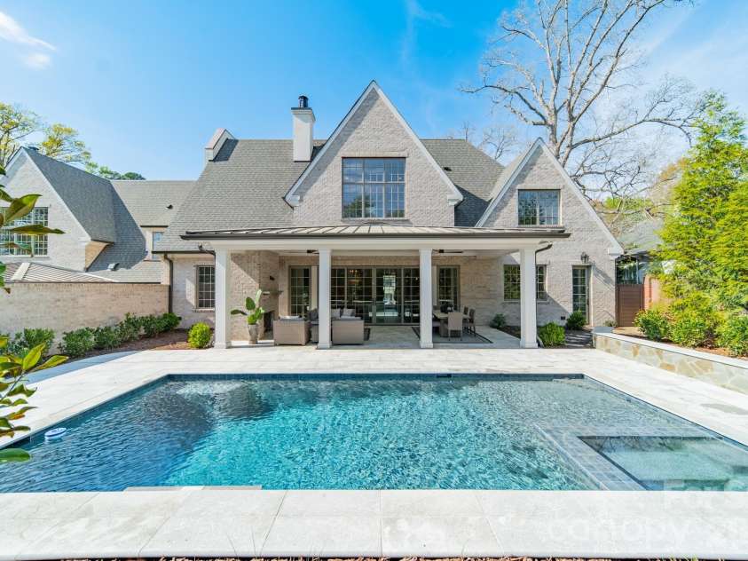 2113 Brandon Circle, Charlotte, NC 28211.  MLS# CAR4257316, YatesRealty ID 30512. 