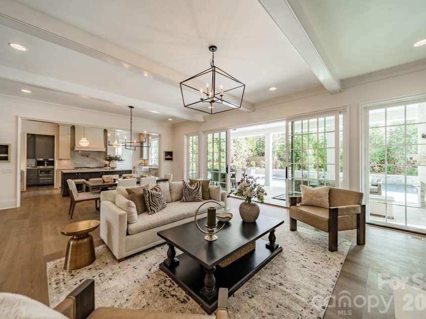 2113 Brandon Circle, Charlotte, NC 28211.  MLS# CAR4257316, YatesRealty ID 30512. 