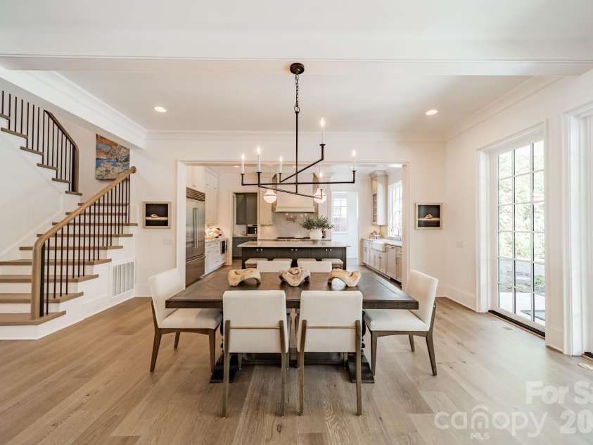 2113 Brandon Circle, Charlotte, NC 28211.  MLS# CAR4257316, YatesRealty ID 30512. 