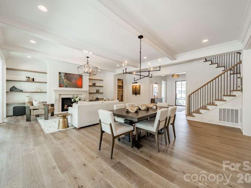 2113 Brandon Circle, Charlotte, NC 28211.  MLS# CAR4257316, YatesRealty ID 30512. 