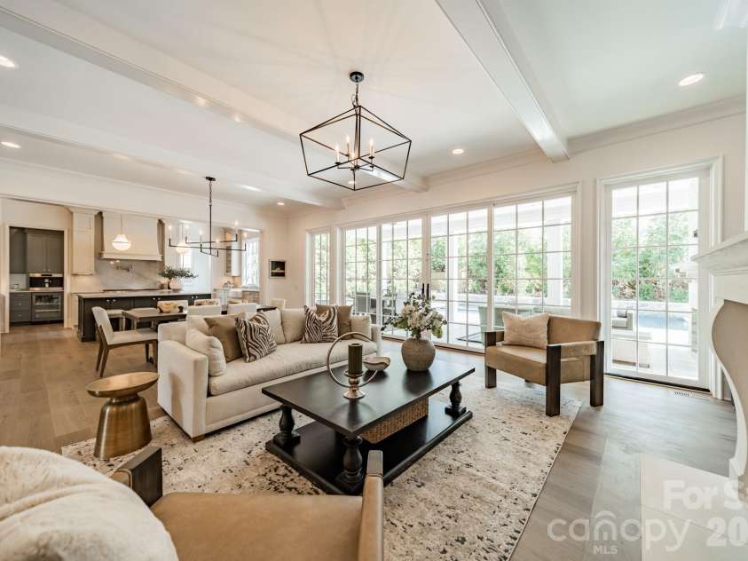 2113 Brandon Circle, Charlotte, NC 28211.  MLS# CAR4257316, YatesRealty ID 30512. 