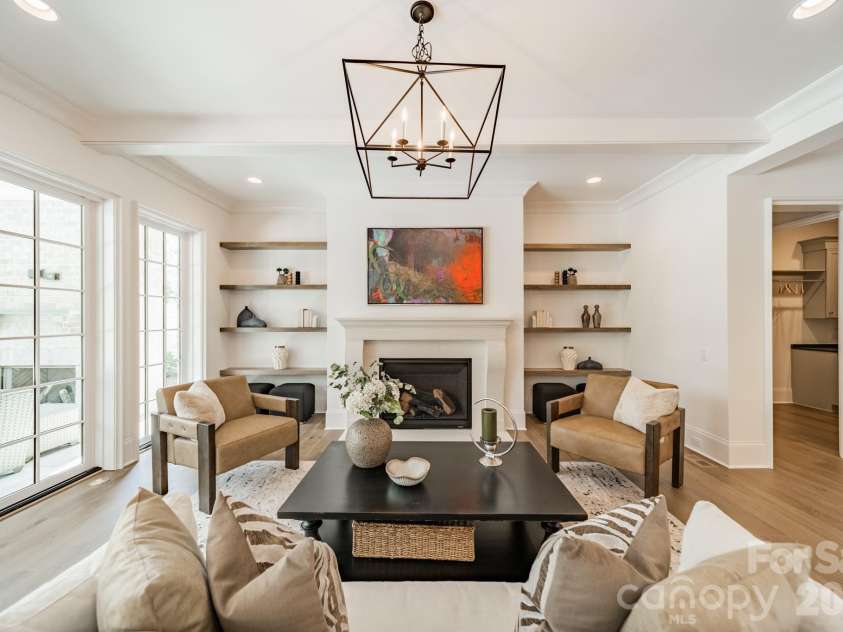 2113 Brandon Circle, Charlotte, NC 28211.  MLS# CAR4257316, YatesRealty ID 30512. 