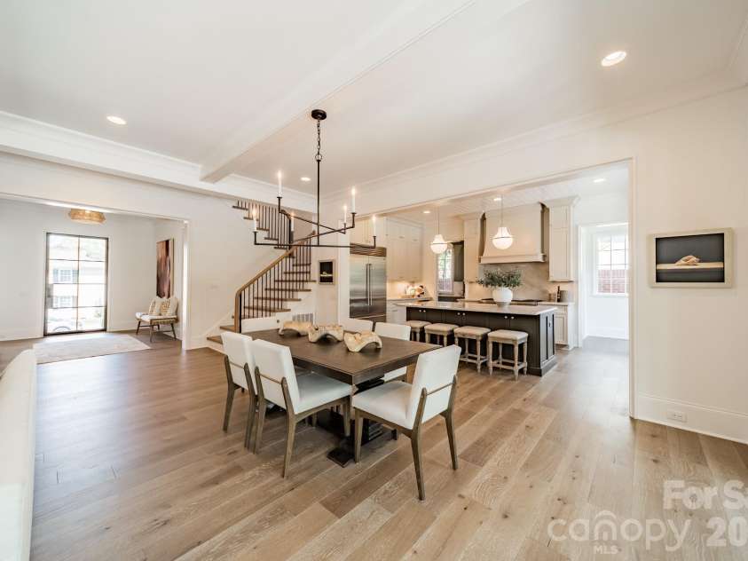 2113 Brandon Circle, Charlotte, NC 28211.  MLS# CAR4257316, YatesRealty ID 30512. 
