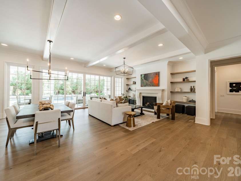 2113 Brandon Circle, Charlotte, NC 28211.  MLS# CAR4257316, YatesRealty ID 30512. 