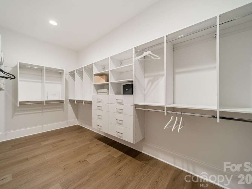 2113 Brandon Circle, Charlotte, NC 28211.  MLS# CAR4257316, YatesRealty ID 30512. 