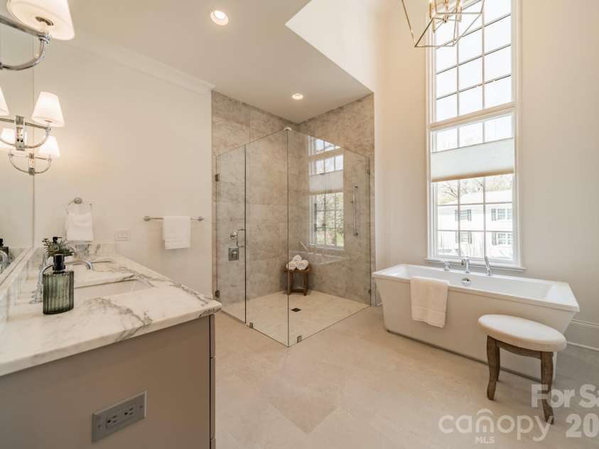 2113 Brandon Circle, Charlotte, NC 28211.  MLS# CAR4257316, YatesRealty ID 30512. 