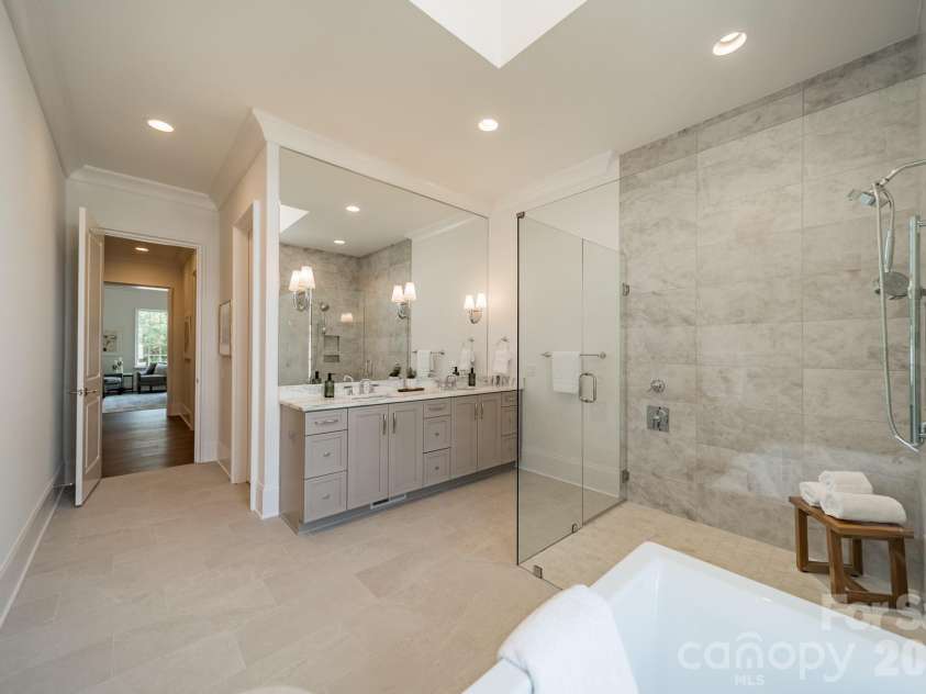 2113 Brandon Circle, Charlotte, NC 28211.  MLS# CAR4257316, YatesRealty ID 30512. 