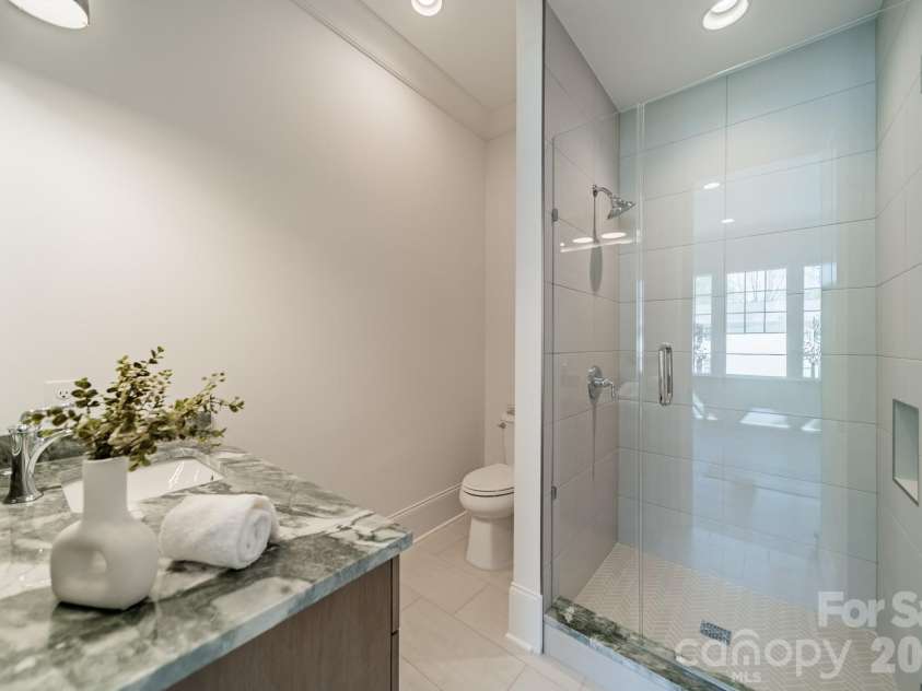 2113 Brandon Circle, Charlotte, NC 28211.  MLS# CAR4257316, YatesRealty ID 30512. 