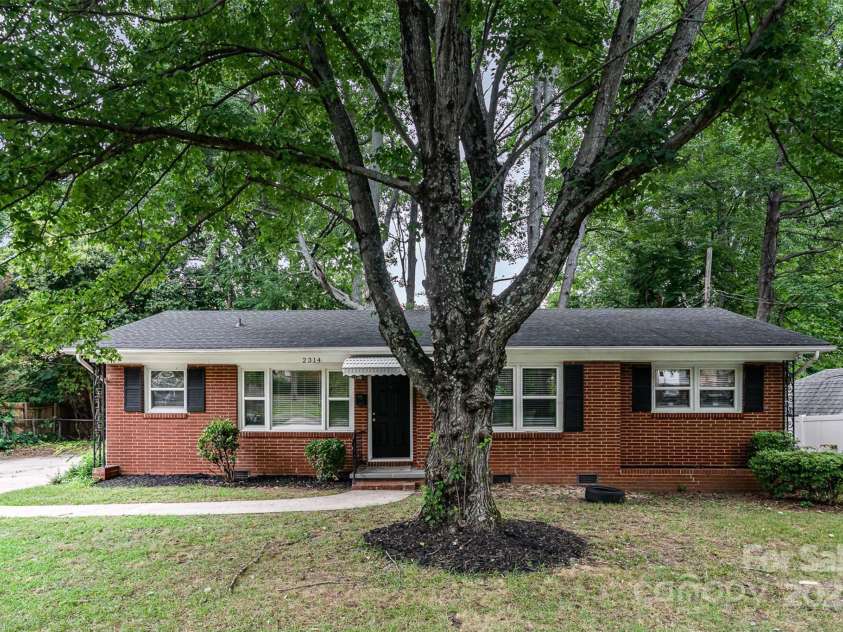 2314 Westerly Hills Drive, Charlotte, NC 28208.  MLS# CAR4279784, YatesRealty ID 30513. 