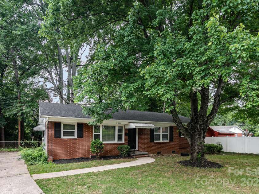 2314 Westerly Hills Drive, Charlotte, NC 28208.  MLS# CAR4279784, YatesRealty ID 30513. 